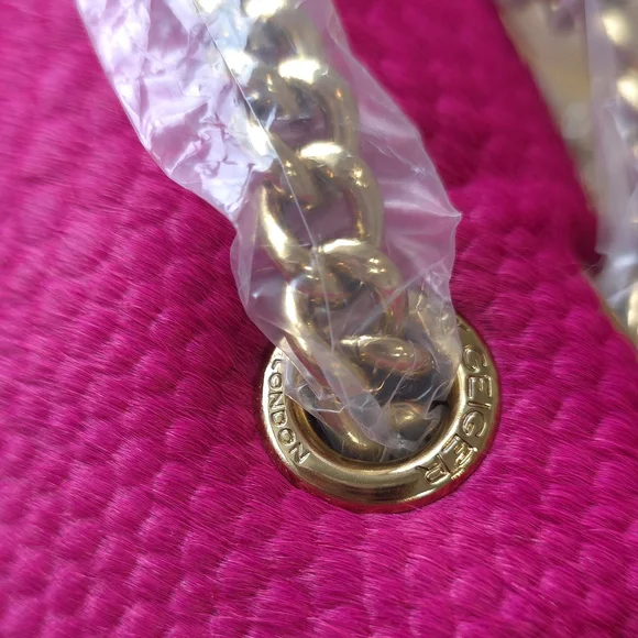 Kurt Geiger Luxurious Pink Handbag with Gold Accents - Picture 14 of 16